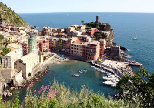 Ligurien Charter: Cinque Terre - Fünf malerische Orte zwischen dem Meer und den steilen Klippen