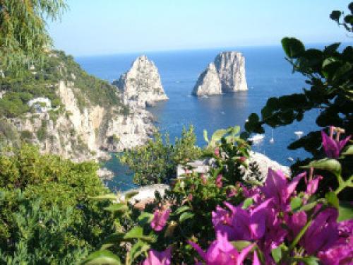 Italien Yachtcharter: Die Amalfiküste bei Capri