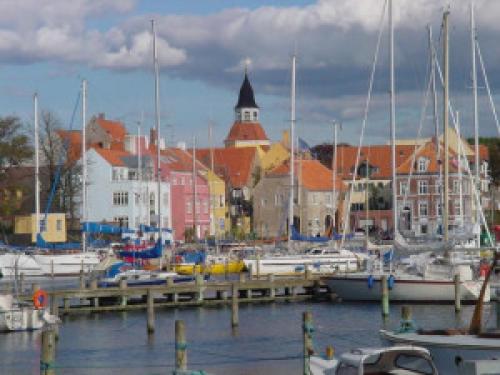 Dänemark Charter: Die alte Hafenstadt Faaborg auf Fünen lohnt einen Abstecher