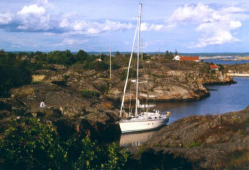 Schweden Yachtcharter: Ankern - In den vielen Kanälen und Buchten lässt sich gut ankern