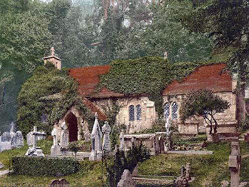 Ärmelkanal Yachtcharter: Alte Kirchen, efeubewachsen