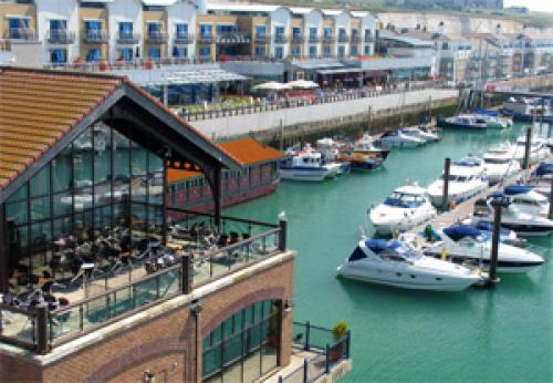 England Ärmelkanal Yachtcharter: Brighton Marina ist die größte Englands