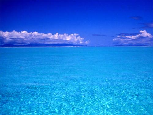 Tahiti Yachtcharter: Kurze Distanzen - Blick von Huahine nach Raiatea und Tahaa
