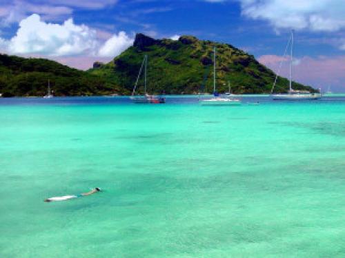 Tahiti Charter: Schnorcheln auf Huahine - Das Wasser ist klar wie im Swimming-Pool