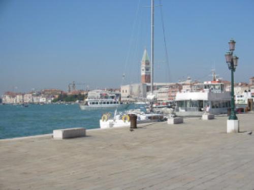 Istrien Charter Venedig: An der Stadtpier liegt man direkt neben dem Markusplatz
