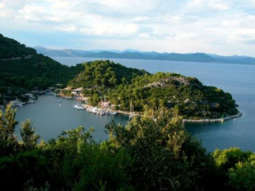 Kornaten Yachtcharter: Konobas - Unter Seglern längst zu einer festen Institution in den Kornaten geworden
