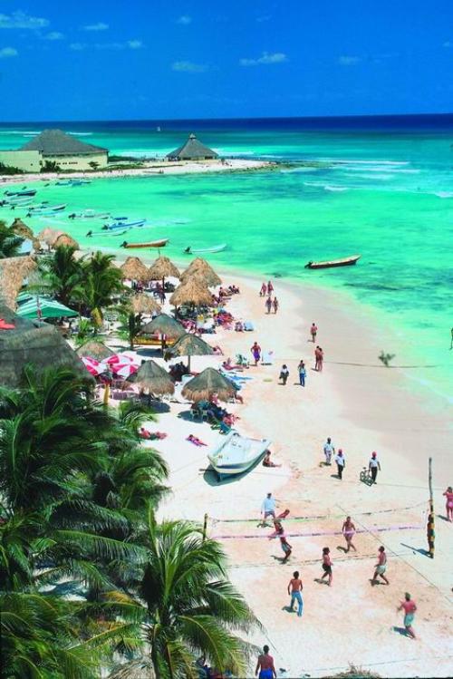 Mexiko Charter: Fein wie Mehl ist der Sand an der kilometerlangen Playa del Carmen