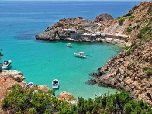Bootscharter Mallorca: Ibiza bietet noch ursprüngliche Felsenbuchten