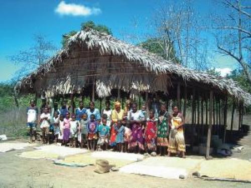 Bootscharter Madagaskar: Die Einheimischen leben noch immer in recht ärmlichen Verhältnissen