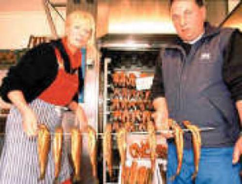 Hausbootcharter Deutschland - Regionale Spezialität: Geräucherter Fisch aus den mecklenburgischen Seen