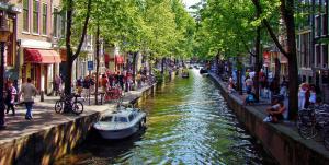 IJsselmeer Charter: Kanäle statt Straßen - Amsterdam ist von Wasserwegen durchzogen