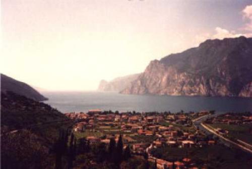 Gardasee Yachtcharter - Torbole: Hochburg für Segler und Surfer