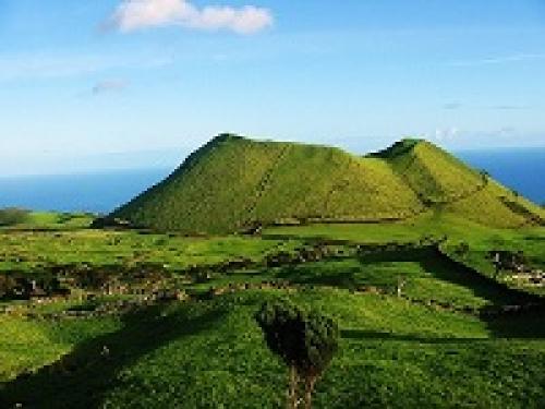 Charter Pico: Blick auf die malerische Insel Pico