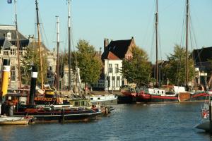 IJsselmeer Bootscharter: Enkhuizen - von hier startete einst die Ostindienflotte und begründete Hollands "Goldenes Zeitalter"