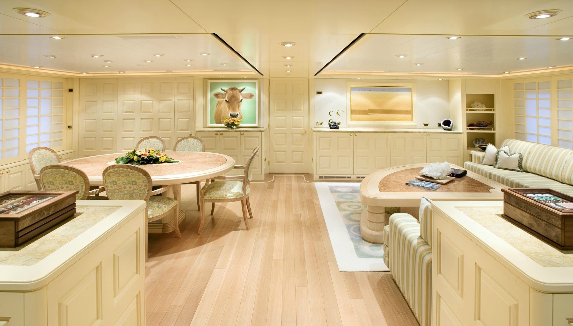 LAUREL – Interieur
