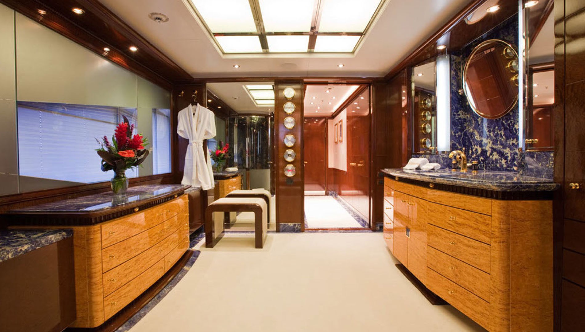 LUCKY LADY – Interieur